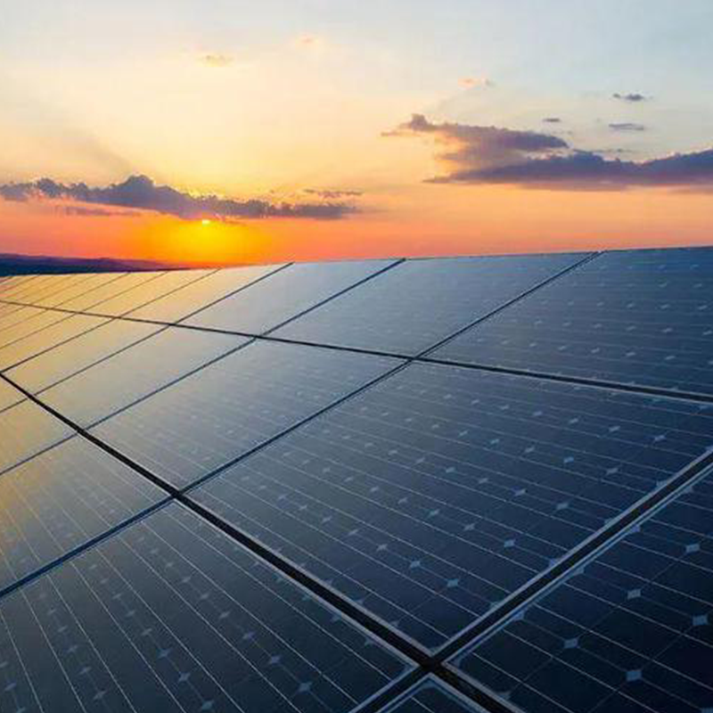 La nuova strategia degli Emirati Arabi Uniti triplicherà l'energia rinnovabile entro sette anni