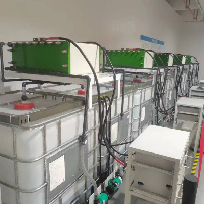 Batteria a flusso REDOX al vanadio 50kw/200kwh con la propria tecnologia di base per lo stoccaggio dell'energia